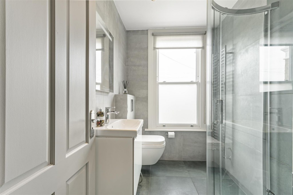 Hainault Road, Leytonstone, London, E11