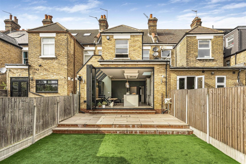 Hainault Road, Leytonstone, London, E11