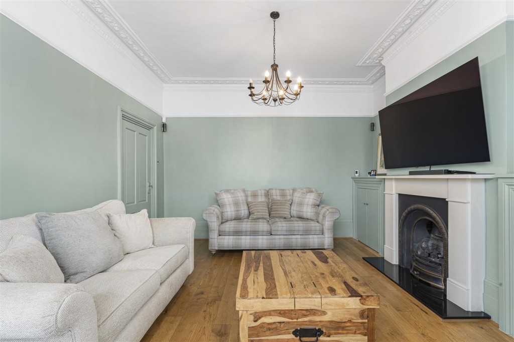 Hainault Road, Leytonstone, London, E11