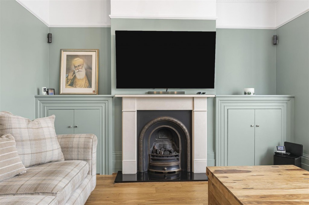 Hainault Road, Leytonstone, London, E11
