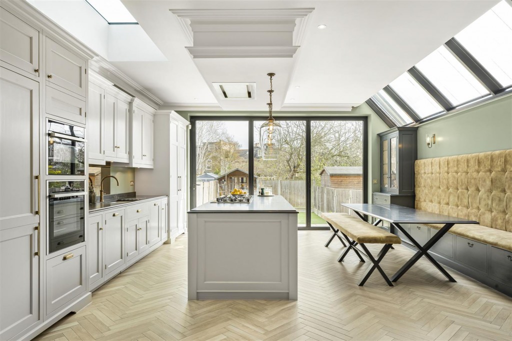 Hainault Road, Leytonstone, London, E11