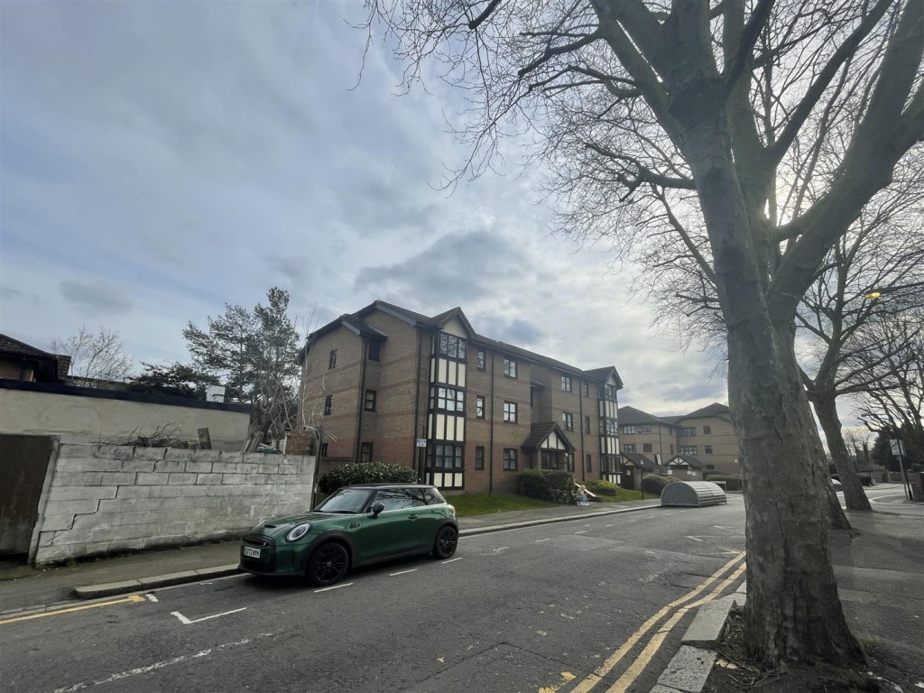Chamberlain Place, Walthamstow, London, E17