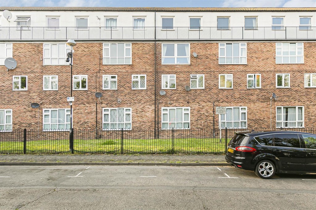 Essex Close, Walthamstow, London, E17