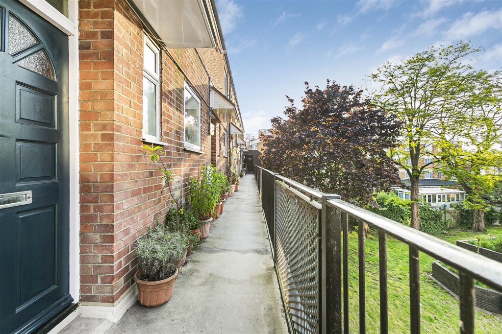 Essex Close, Walthamstow, London, E17
