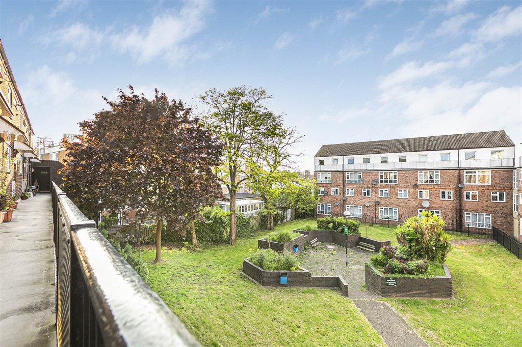 Essex Close, Walthamstow, London, E17