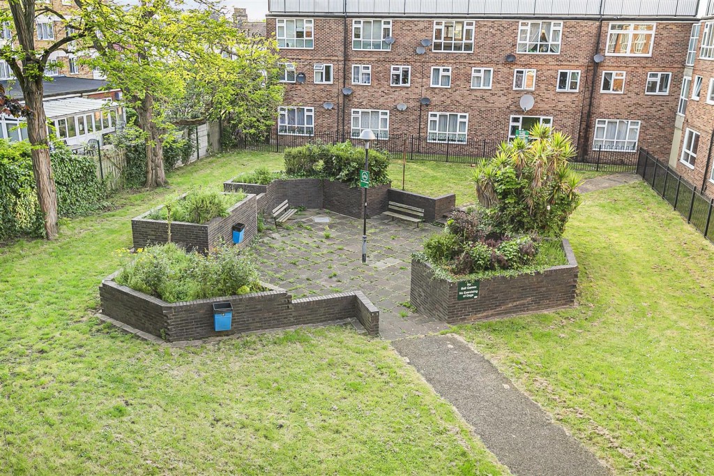 Essex Close, Walthamstow, London, E17