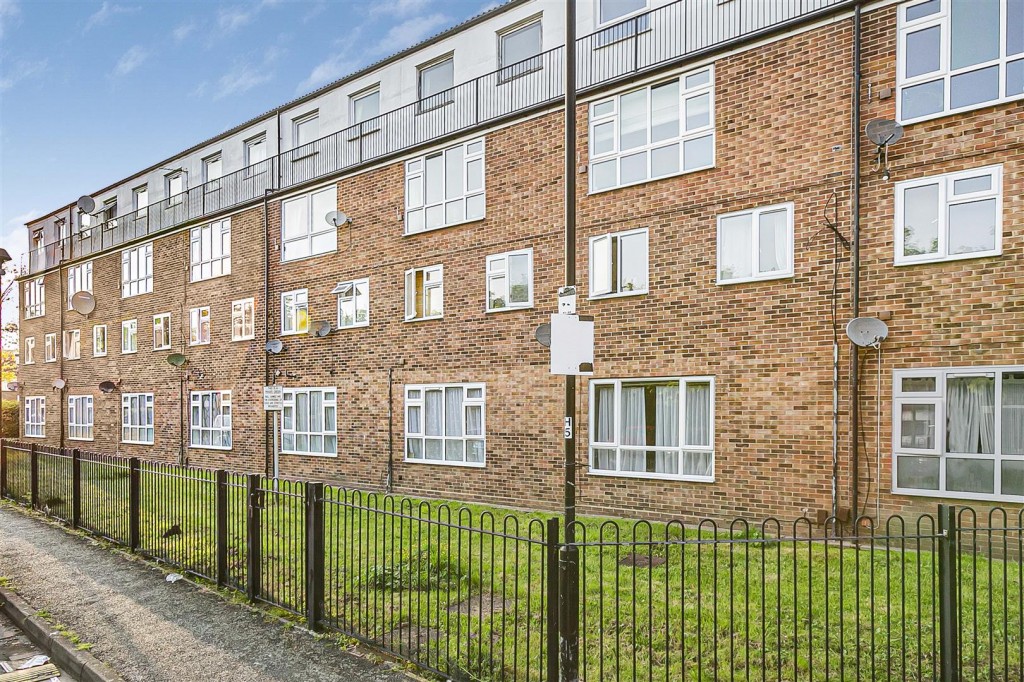 Essex Close, Walthamstow, London, E17