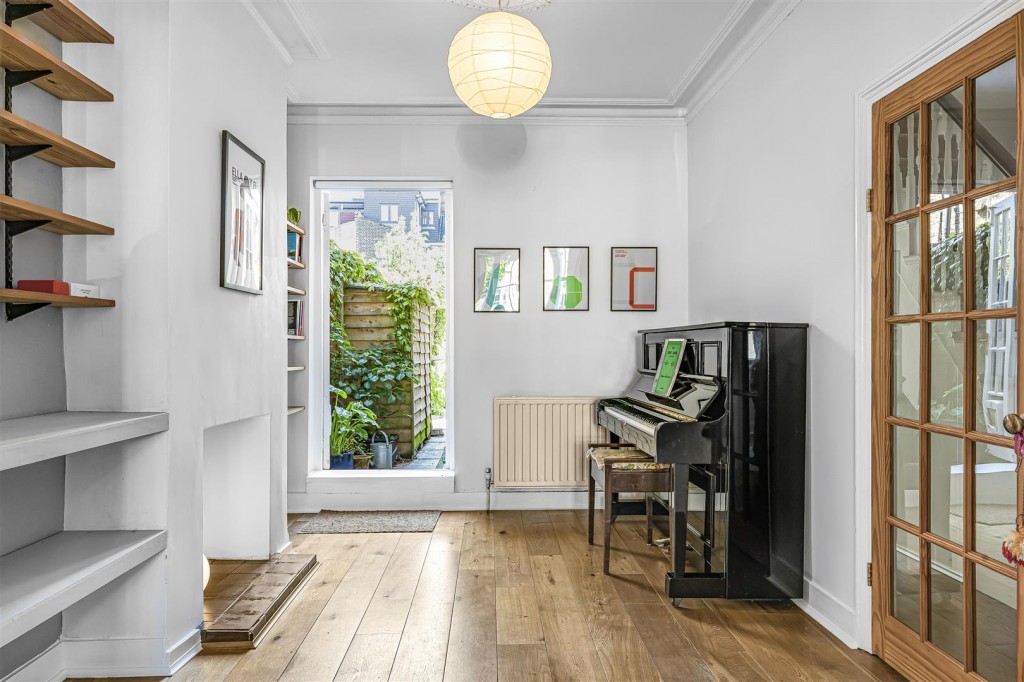 Chestnut Avenue South, Walthamstow, London, E17