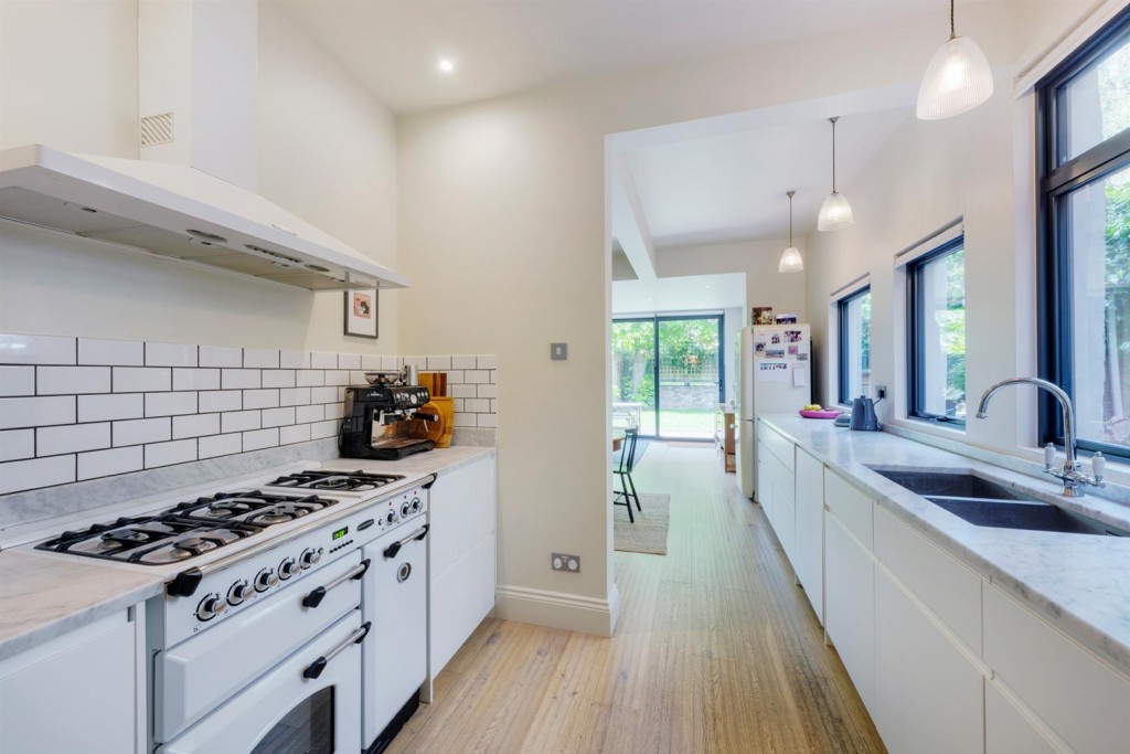 Park Grove Road, Leytonstone, London, E11