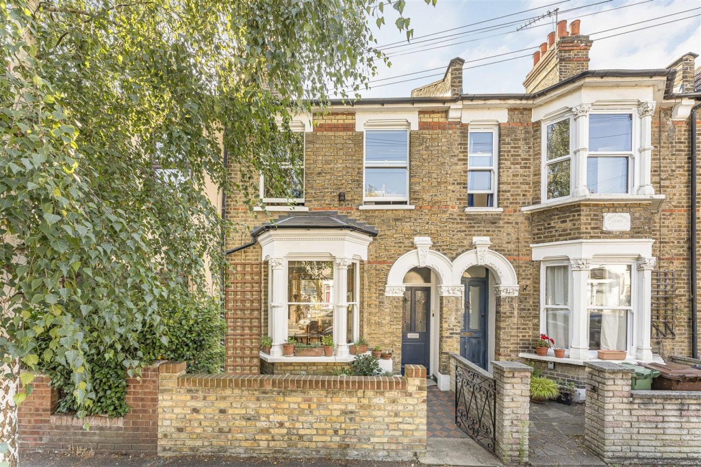 Wellington Road, Walthamstow, London, E17