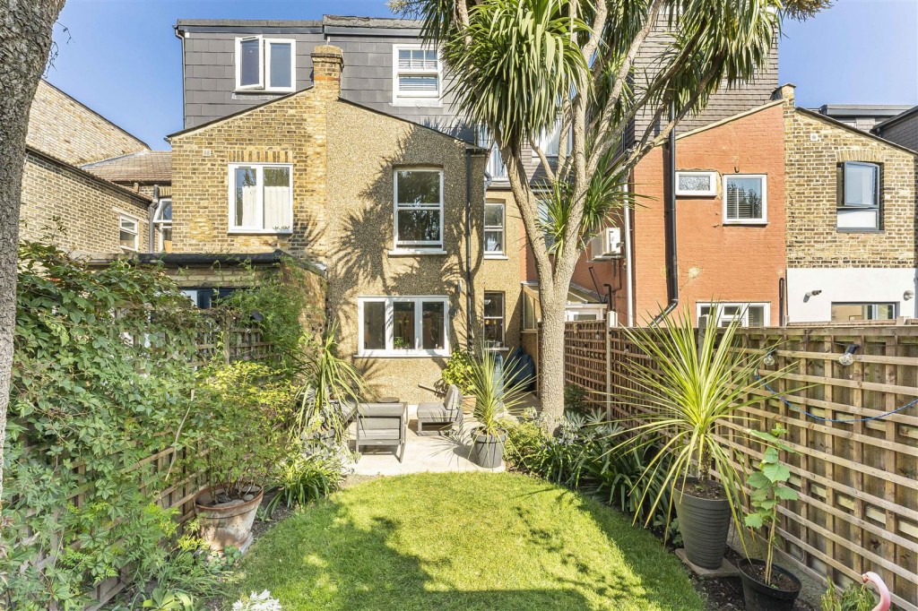 Wellington Road, Walthamstow, London, E17