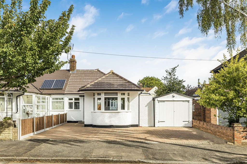 Rosslyn Avenue, Chingford, London, E4
