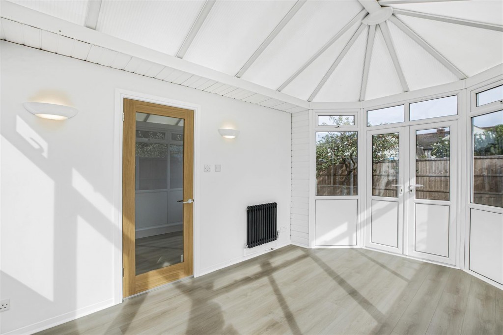 Rosslyn Avenue, Chingford, London, E4