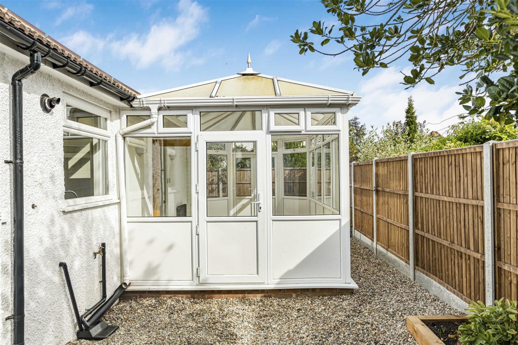Rosslyn Avenue, Chingford, London, E4