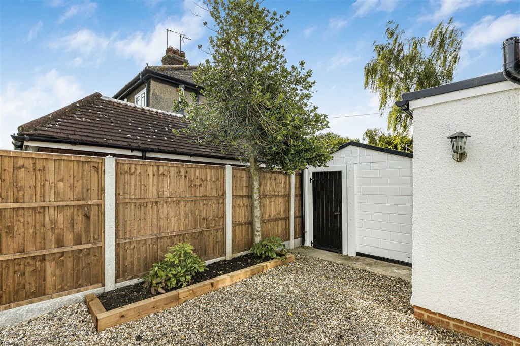 Rosslyn Avenue, Chingford, London, E4