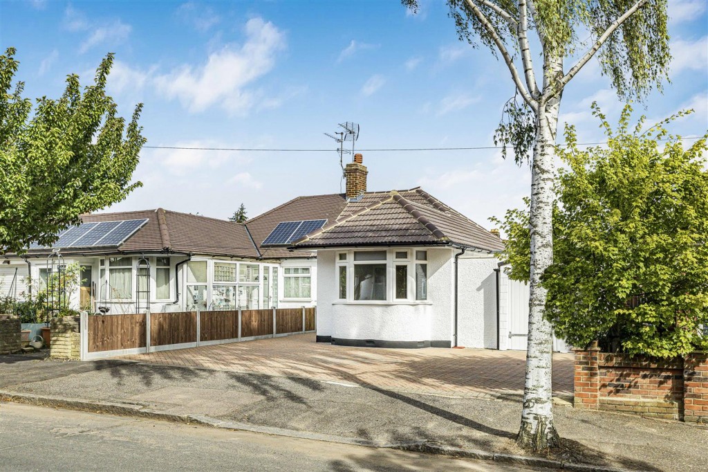 Rosslyn Avenue, Chingford, London, E4