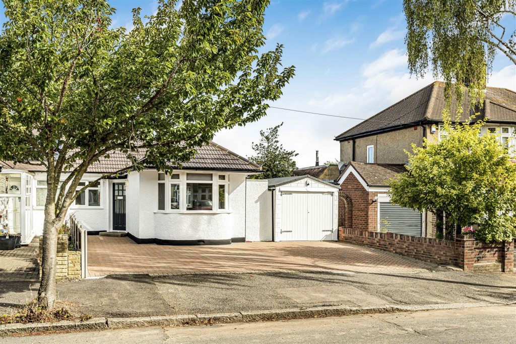 Rosslyn Avenue, Chingford, London, E4