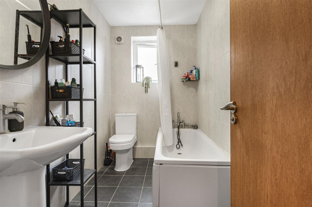 Summit Road, Walthamstow, London, E17