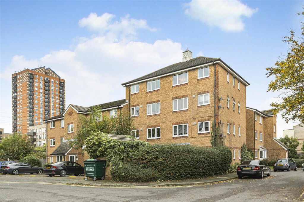 Greenacre Gardens, Walthamstow, London, E17