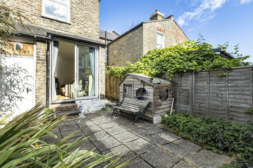 Barrett Road, Walthamstow, London, E17