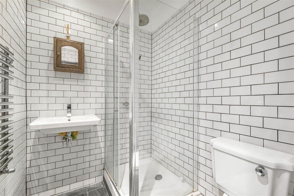 The Chestnuts, Bishops Close, Walthamstow, London, E17