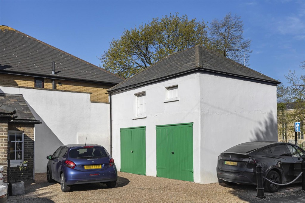 The Chestnuts, Bishops Close, Walthamstow, London, E17