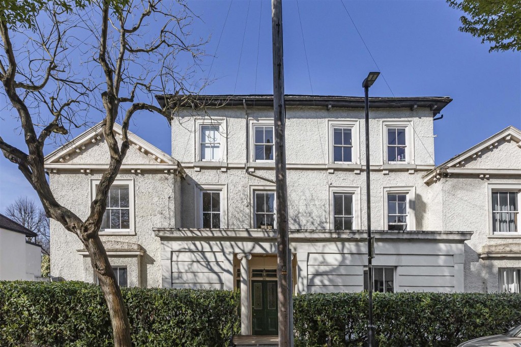 The Chestnuts, Bishops Close, Walthamstow, London, E17
