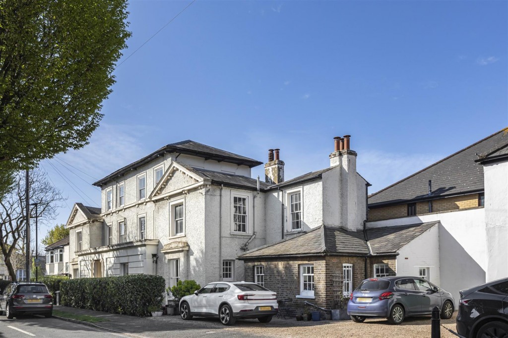 The Chestnuts, Bishops Close, Walthamstow, London, E17