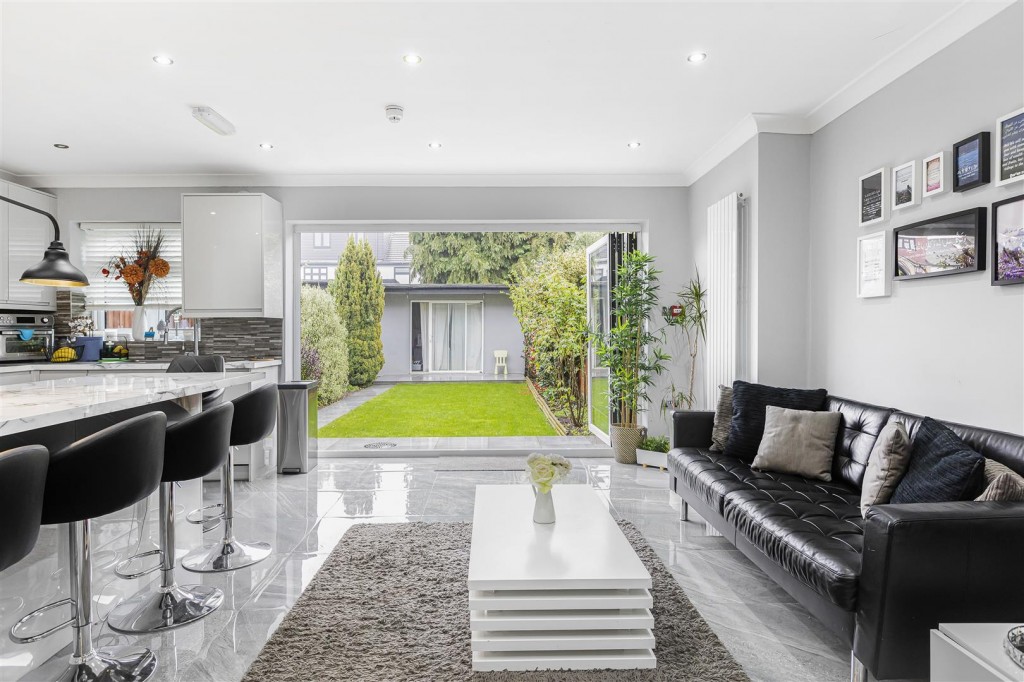 Chudleigh Crescent, Ilford, Essex, IG3
