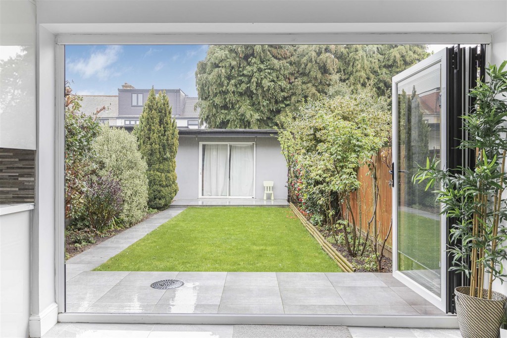 Chudleigh Crescent, Ilford, Essex, IG3