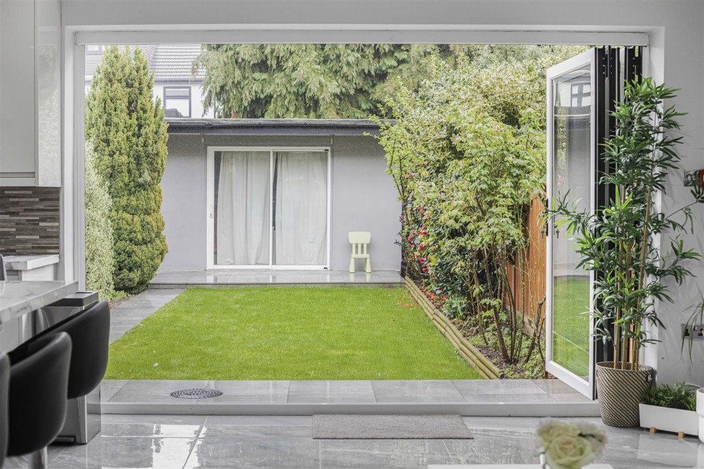 Chudleigh Crescent, Ilford, Essex, IG3