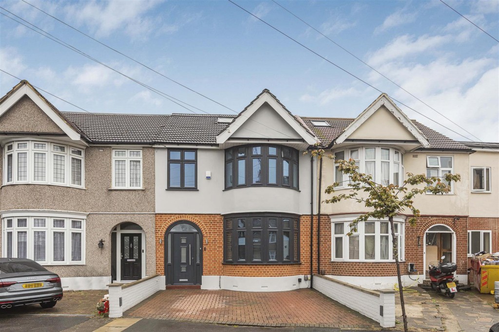 Chudleigh Crescent, Ilford, Essex, IG3