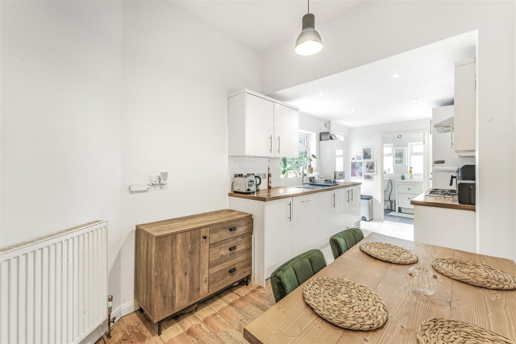 Cleveland Park Crescent, Walthamstow, London, E17