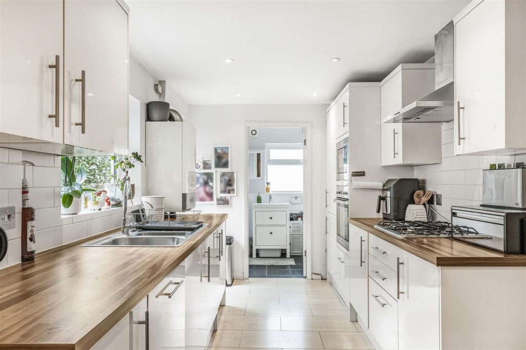 Cleveland Park Crescent, Walthamstow, London, E17
