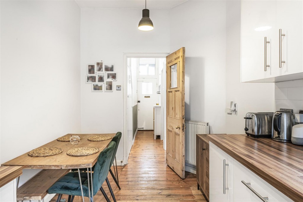 Cleveland Park Crescent, Walthamstow, London, E17