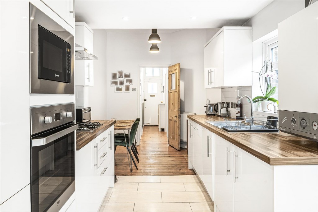 Cleveland Park Crescent, Walthamstow, London, E17