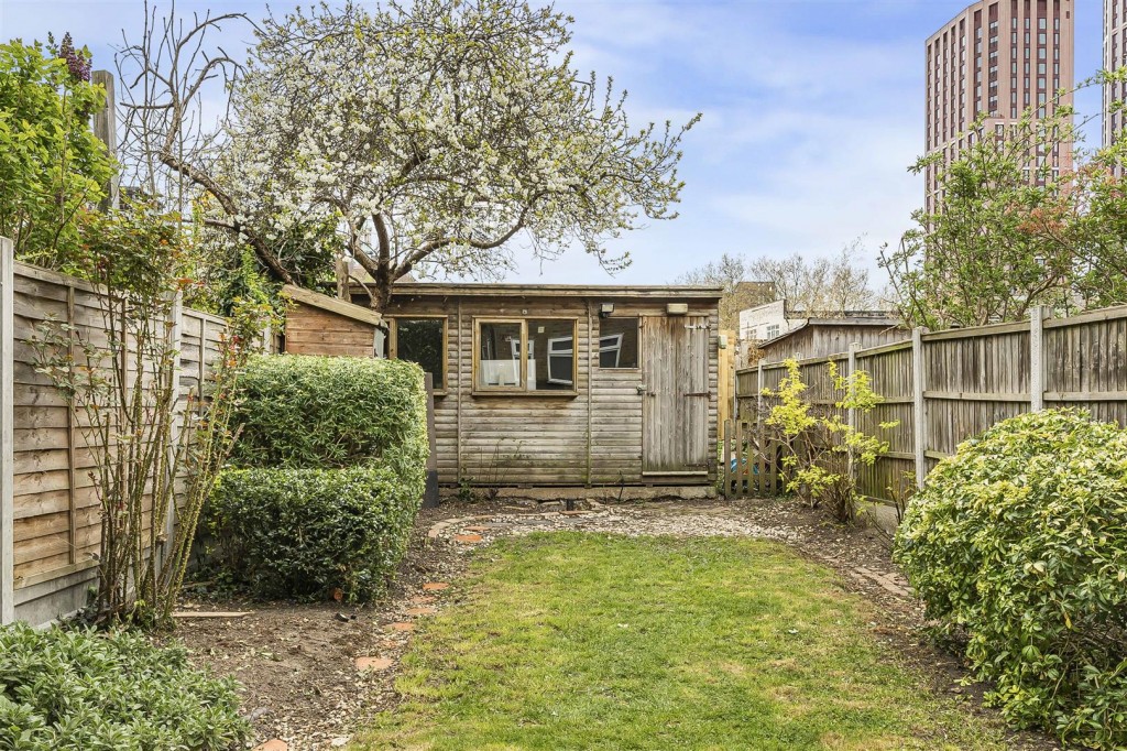 Cleveland Park Crescent, Walthamstow, London, E17