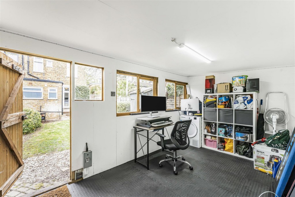 Cleveland Park Crescent, Walthamstow, London, E17