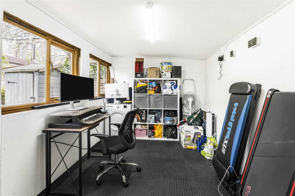 Cleveland Park Crescent, Walthamstow, London, E17