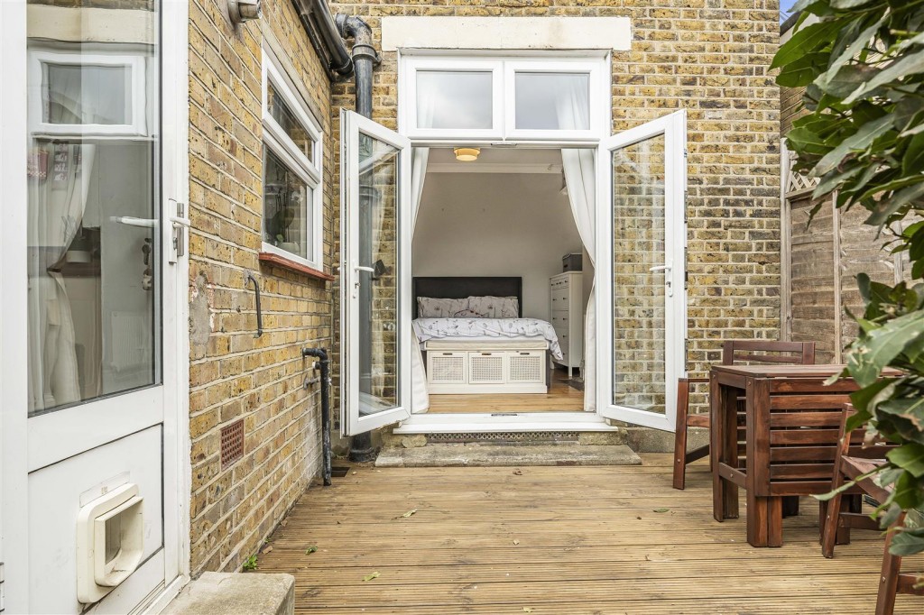 Cleveland Park Crescent, Walthamstow, London, E17