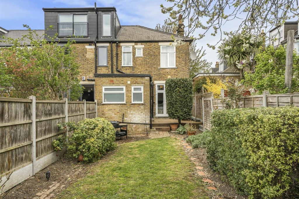 Cleveland Park Crescent, Walthamstow, London, E17