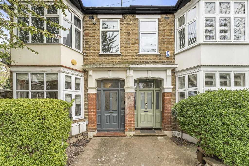 Cleveland Park Crescent, Walthamstow, London, E17