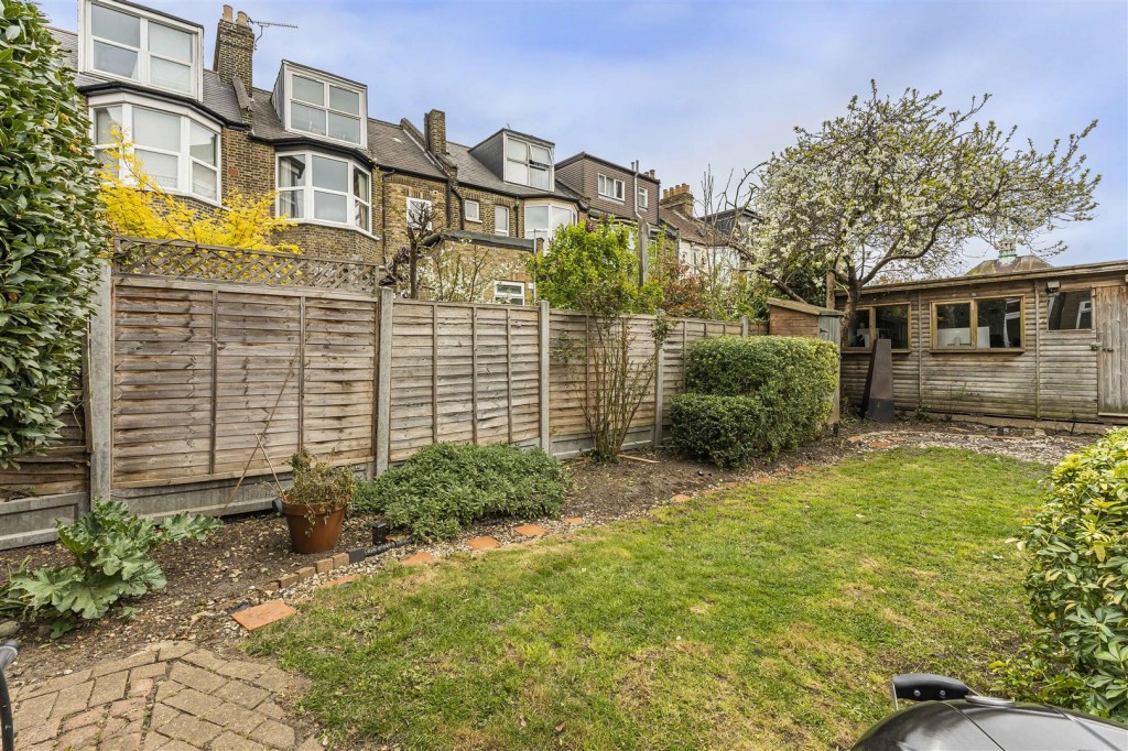 Cleveland Park Crescent, Walthamstow, London, E17