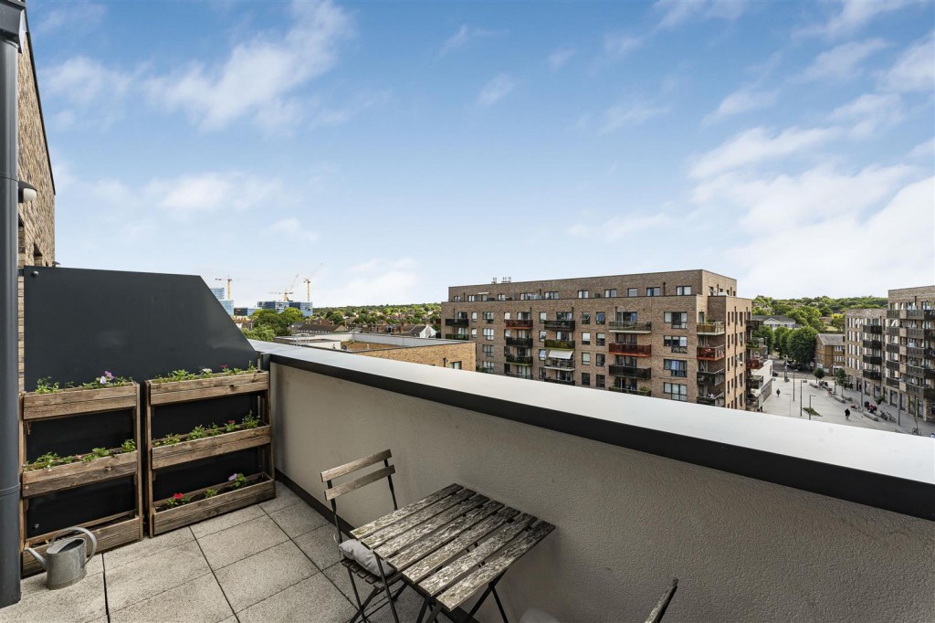 Clarkson Crescent, Walthamstow, London, E17