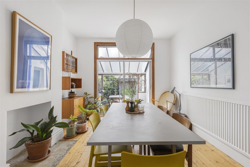Essex Road, Leyton, London, E10