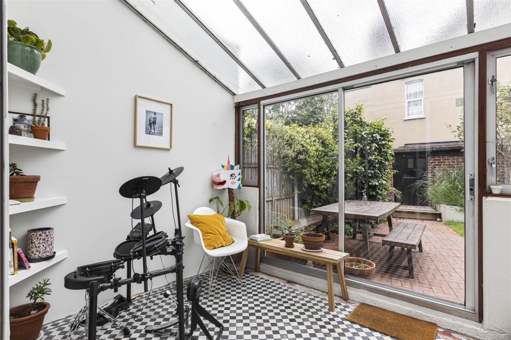 Essex Road, Leyton, London, E10