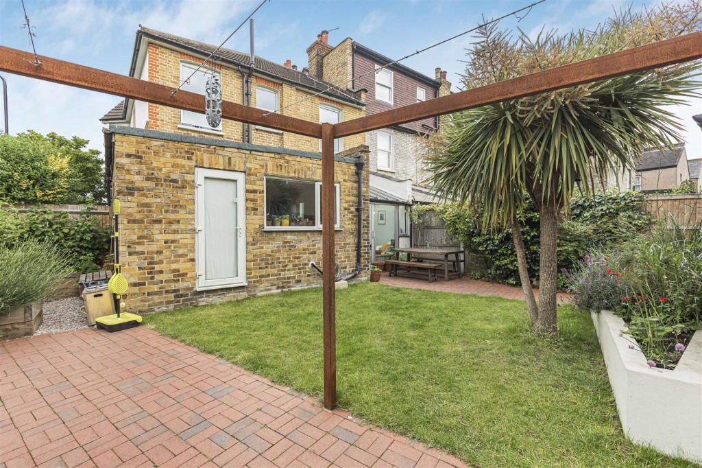 Essex Road, Leyton, London, E10