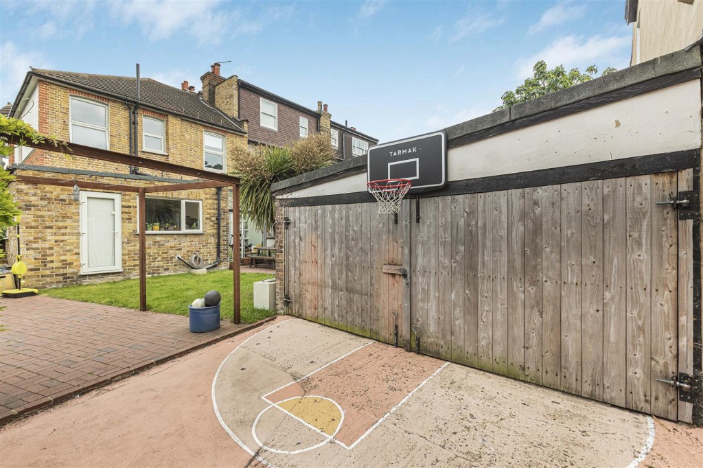 Essex Road, Leyton, London, E10