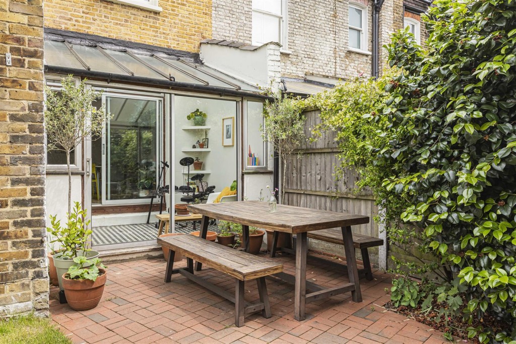 Essex Road, Leyton, London, E10