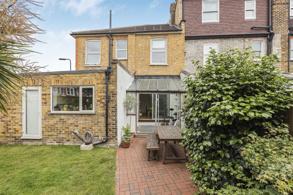 Essex Road, Leyton, London, E10